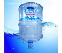 桶裝水 現(xiàn)代生活中的便捷飲水選擇